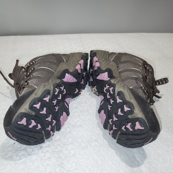 Women's Columbia Hiking Boots - Picture 8 of 10